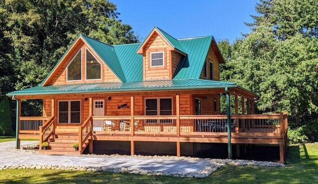 Easy access! Mountain Views,Watch the Elk, Fire Pit,Close to Skiing,Tubing, Golf
