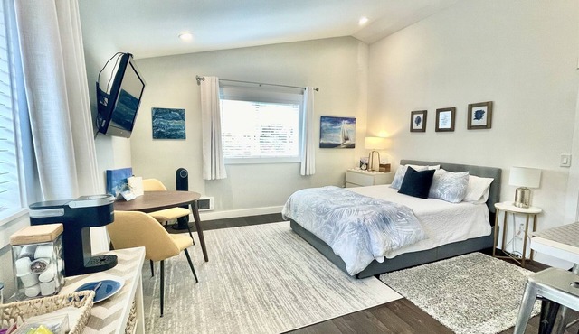 Edmonds Seaside Studio | Walk to Town and Train in Edmonds