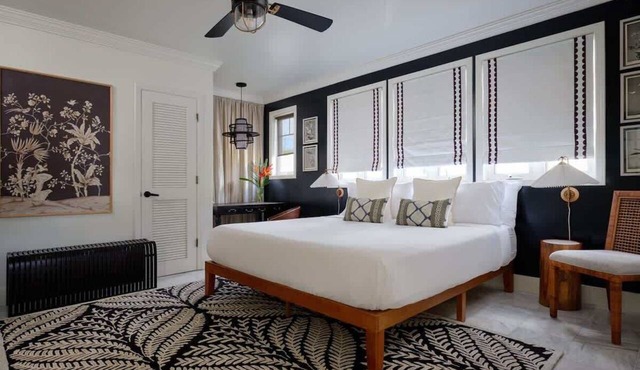 Elegant Puakenikeni Suite- Historic & Ground Floor