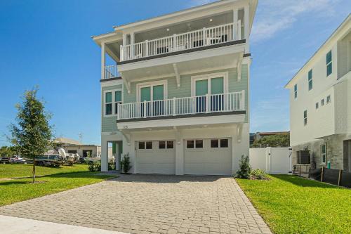 Endless Summer Oasis- Luxury 5br, heated pool, elevator, steps to ocean! in Saint Augustine Beach