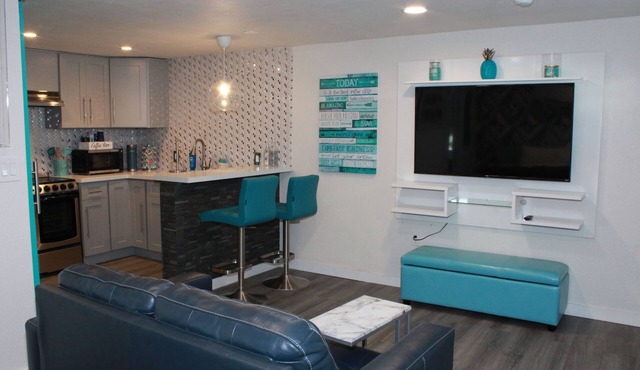 Enjoy this stylish studio space. Walking distance from Hardrock Stadium