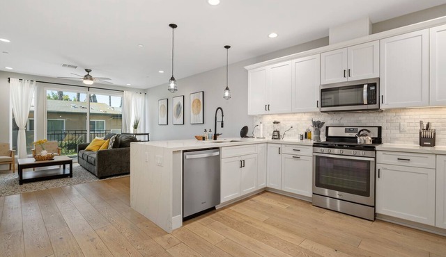 Entire Brand New 2-Bedroom #5 Luxury Townhouse!