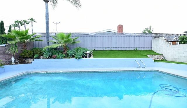 Entire home, Pool, Free Parking, WiFi, Pets are allowed