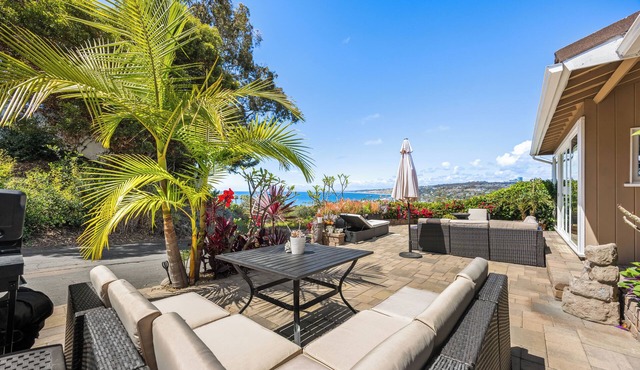 Experience La Jolla: 3 bedrooms, Hot Tub, Game Room and Beautiful Views