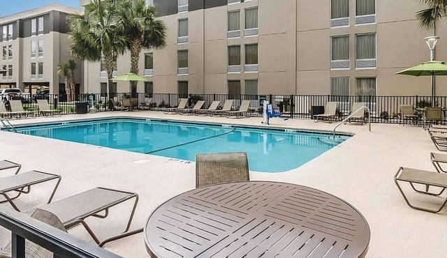 Experience Poolside Joy & Grab-and-Go Breakfast in 2 Cozy Hotel Rooms in Myrtle Beach