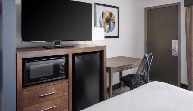 Explore Austin’s Attractions Easily w/a Quiet Travis Heights Room Stay in Austin