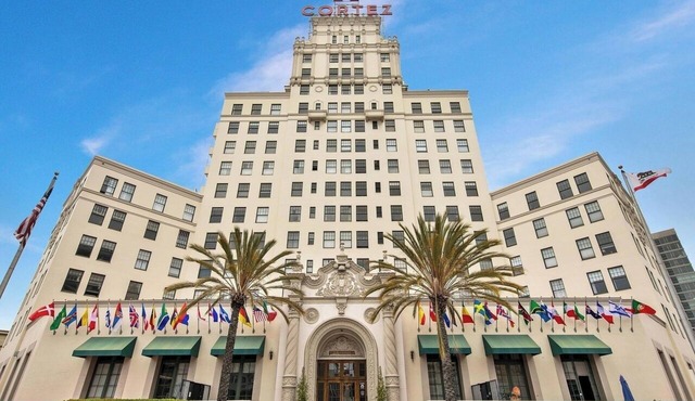Exquisite Apt. in Historic El Cortez Building with Scenic Views of Balboa Park