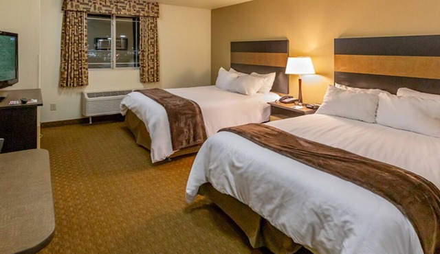 Extra Space, Extra Fun – 2 Full Beds Suite Perfect for Families & Weekend Escape in Dickinson