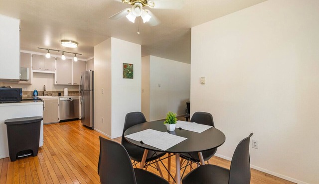 Family-Friendly 2BR Home in Lynnwood w/Parking