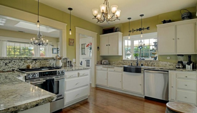 Fantastic Mission Hills Artist's Home!