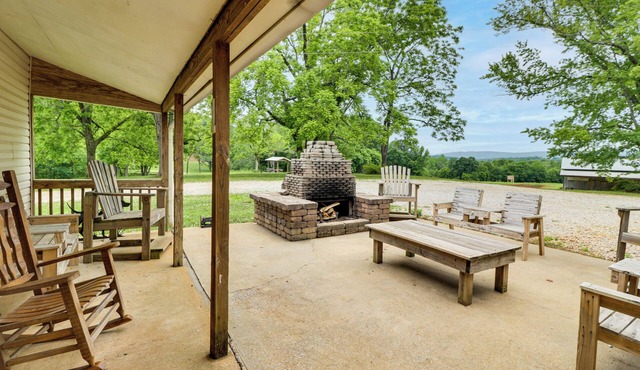 Fire Pit, Patio, Views! Group Lodge in Cheaha Mtns