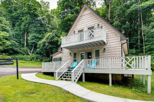 Fire Pit & Steps to Lake! Tims Ford Lake Retreat