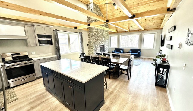 Firepit, Hot Tub, Game Rm & Attitash Sports Club in Bartlett