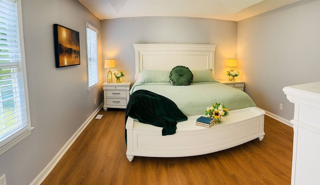 Five-Star Retreat by Lakepoint Station