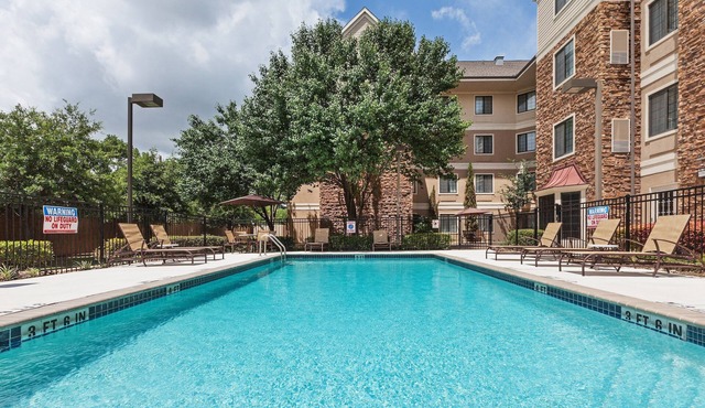 Free Breakfast Buffet. Outdoor Pool. Gym. Great for Business Travelers!