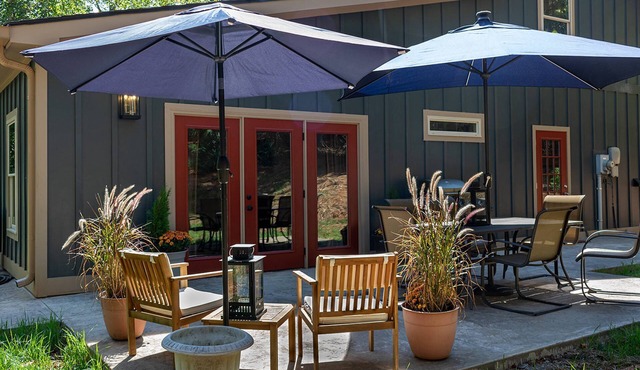 Free Ruby Falls Ticket & More - Private Cottage - Base of Lookout Mountain - 10 miles to Chattanooga in Chattanooga Valley