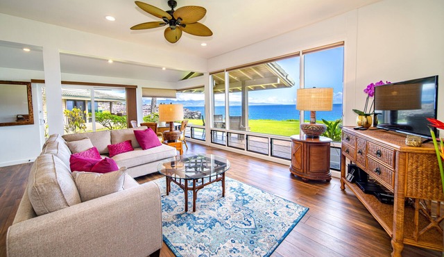 FRONT ROW OCEANFRONT!Platinum 5 star villa.Water view from main & master! 26G-1