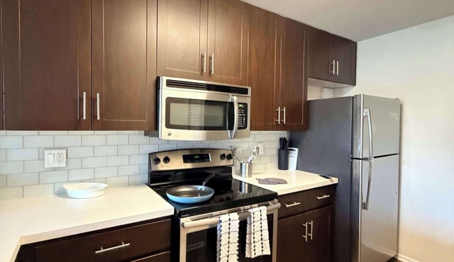 Fully Furnished 1BR in Misson Valley w/Parking