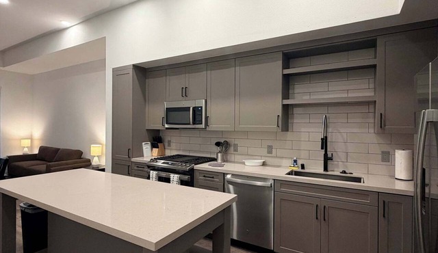 Fully Furnished 1BR in Misson Valley w/Parking