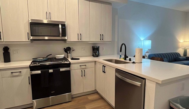 Fully Furnished 1BR in Misson Valley w/Parking