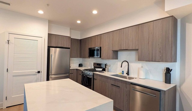 Fully Furnished 1BR San Diego w/Wi-Fi Parking