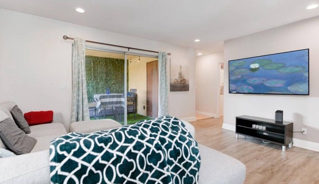 Fully Furnished beautiful one bedroom Top Floor in Normal Heights!