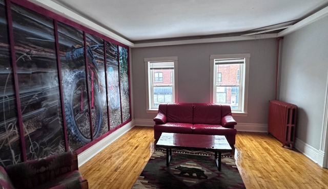 Fun 2-bedroom downtown 2ND FLOOR loft style apartment with WiFi and theater room