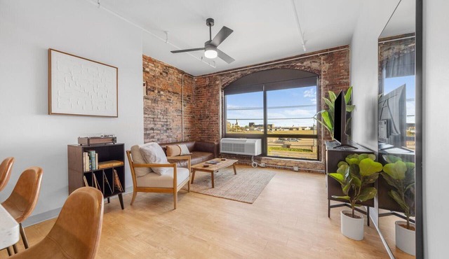 Furnished Apartment Monthly Rental w/Gym 325