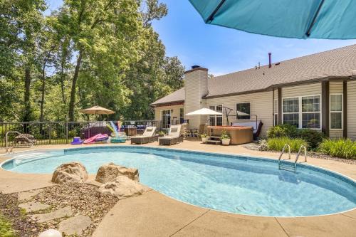 Gateway to St Louis: Group Getaway w/Game Room