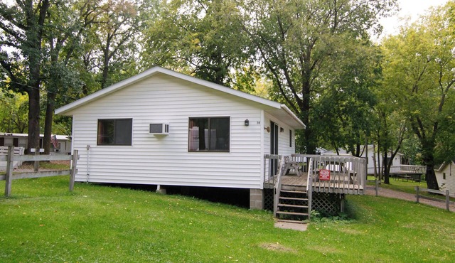 Good Ol' Days, a 3BR cabin with lake views situated at Riverside Resort