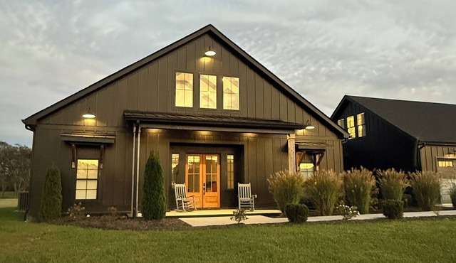 Gorgeous New Modern Farmhouse 3-bedroom in Eagleville with AC & on Land