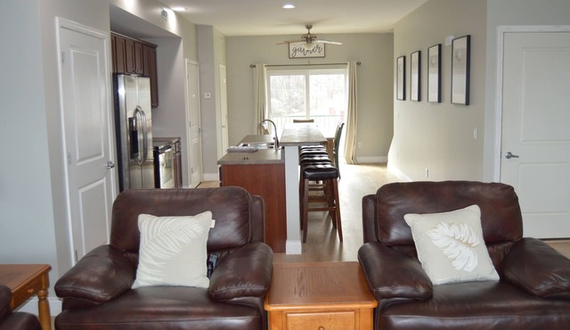 Grafton Escape #2 - River views! Pool! Walking distance to bars/restaurants