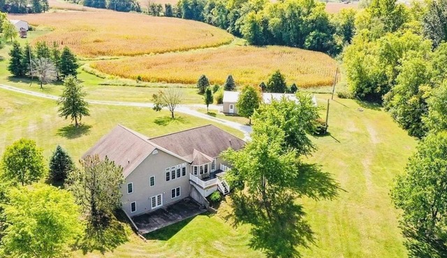 Grafton Getaway @ Countryside. Sleeps 31. Over 6,000 sq feet on 5 acres