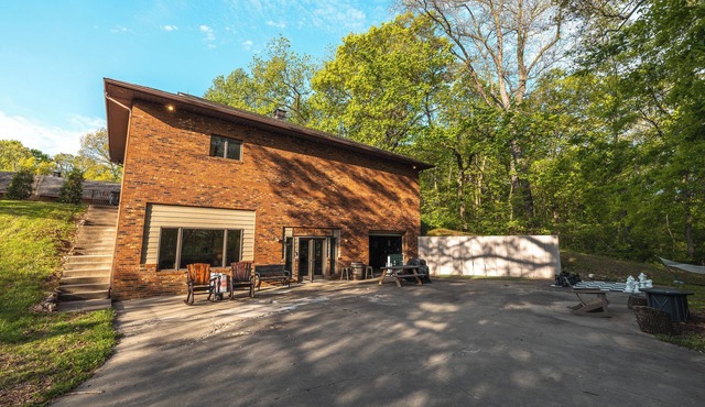 Grafton Getaway @ The Cottage.Sleeps 12 on our 33 acre property near golf course