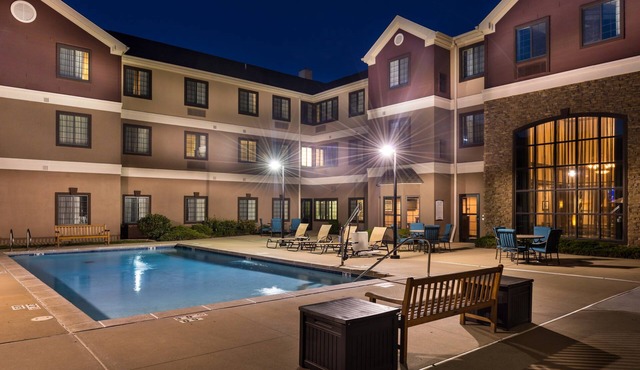 Great for Business Travelers! Pool + Gym in O'Fallon