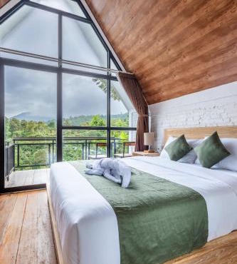 green slope villa glamping in Gitgit