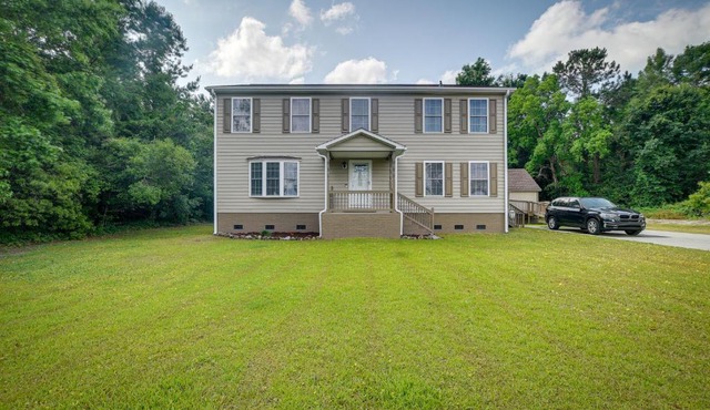 Group-Friendly Myrtle Beach House w/Deck in Myrtle Beach