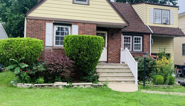 Hackensack 4Beds/2bath, Newly Renovated Home w parking/backyard in Hackensack