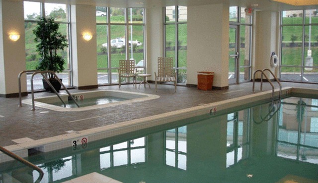 Hampton Inn & Suites Pittsburgh-Meadow Lands