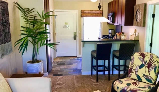 HEART of LAHAINA TOWN-1BDRM, 1BTH, SLEEPS 4~5 STAR! GREAT POOL! COLD AC *****