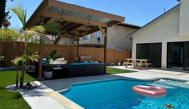Heated Pool+Gazebo+Optional Private Suite. Up to 16 guests!