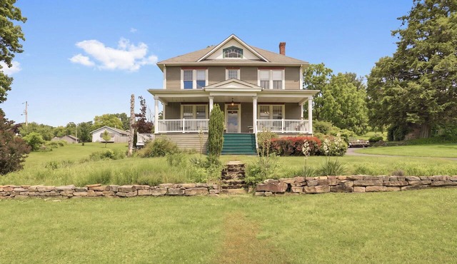 Hickory Farm - Massive 4BR Grill, Deck, Fire Pit, 12 mins to Hidden Valley