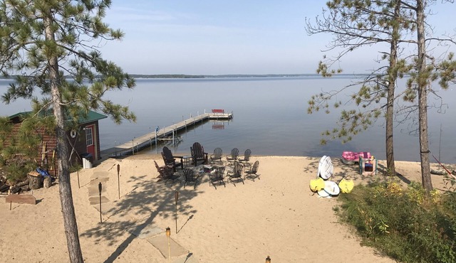 *HIGH DEMAND* Sugar Sand Beach & Cozy Cabin That Sleeps 10 on Pelican Lake!