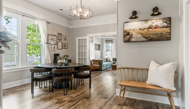 Historic 2BR Home in Downtown Troy - King Bed, Fire Table & Patio