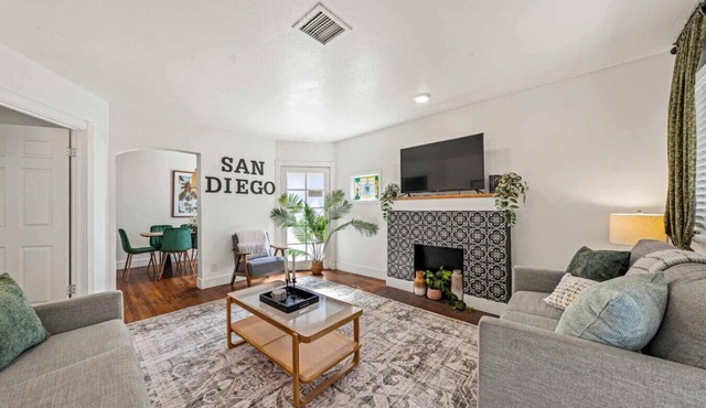 Historic 4BR Home, Parking
