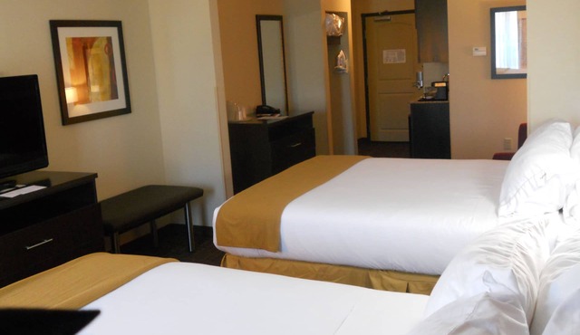 Holiday Inn Express & Suites Greensburg by IHG