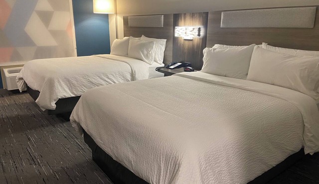 Holiday Inn Express & Suites Elyria by IHG in Elyria