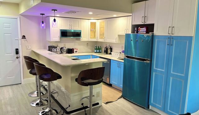 Home away from Home 2 blocks from Fort Lauderdale Beach.