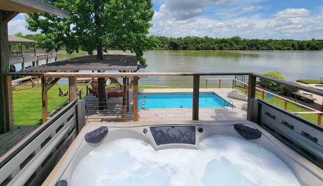 Home on San Jacinto River w/Hot Tub, Deck & Grill