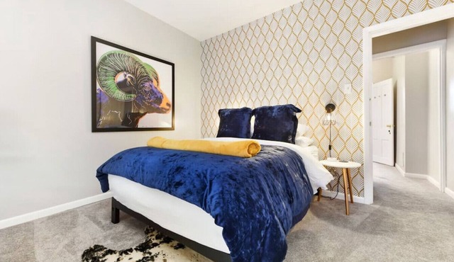 ★ HostWise Stays ★ 4 Blocks From UPMC Children's